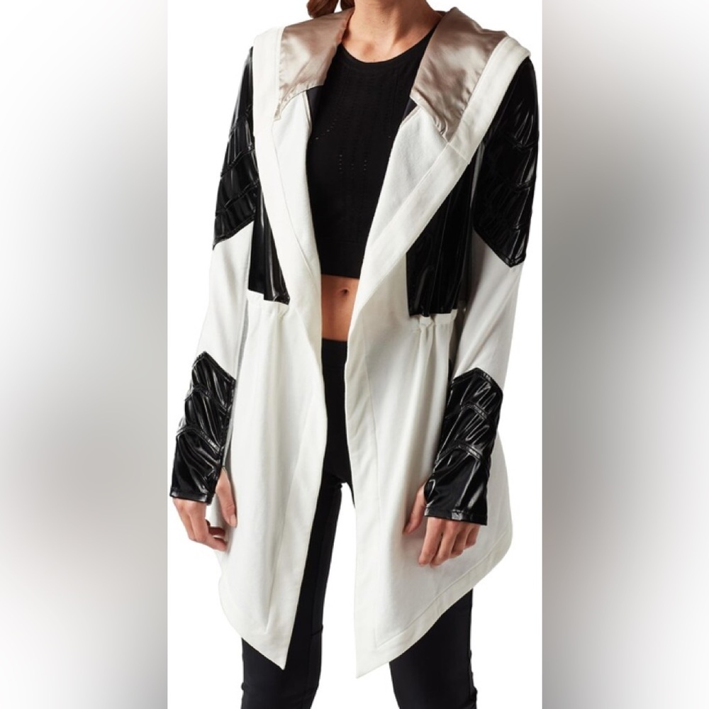 Blanc Noir Women's Maitri Traveler Jacket- black & White